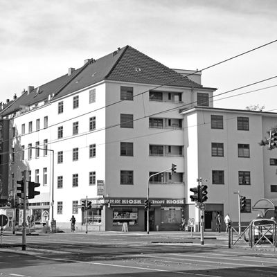 Mock-Alt klaushausmann-bauhaus-2814613.